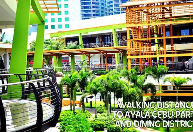 Food District Hostel Cebu Central