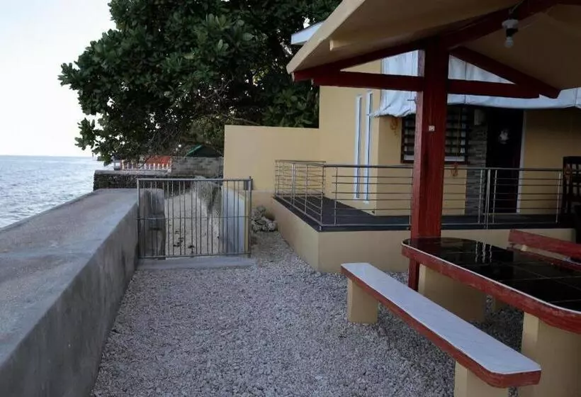リゾートホテル Luzmin Bh Beachfront Cottages