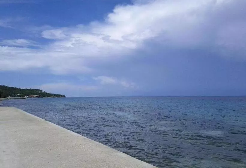 リゾートホテル Luzmin Bh Beachfront Cottages
