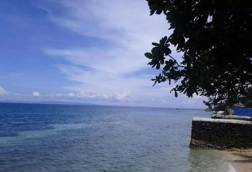 リゾートホテル Luzmin Bh Beachfront Cottages