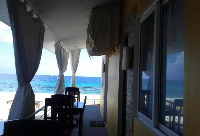 リゾートホテル Luzmin Bh Beachfront Cottages