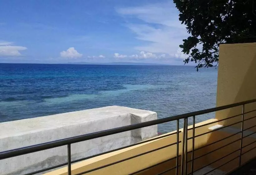 リゾートホテル Luzmin Bh Beachfront Cottages