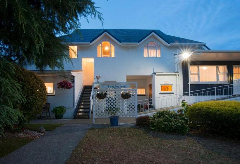 Waimarie On Riverside Motel & Apartments