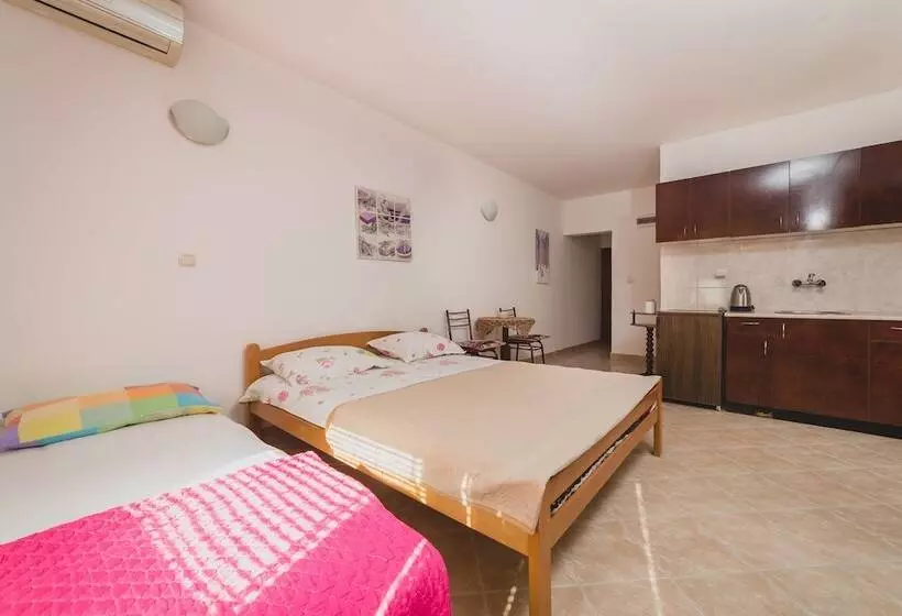 هتل Apartments Andjela