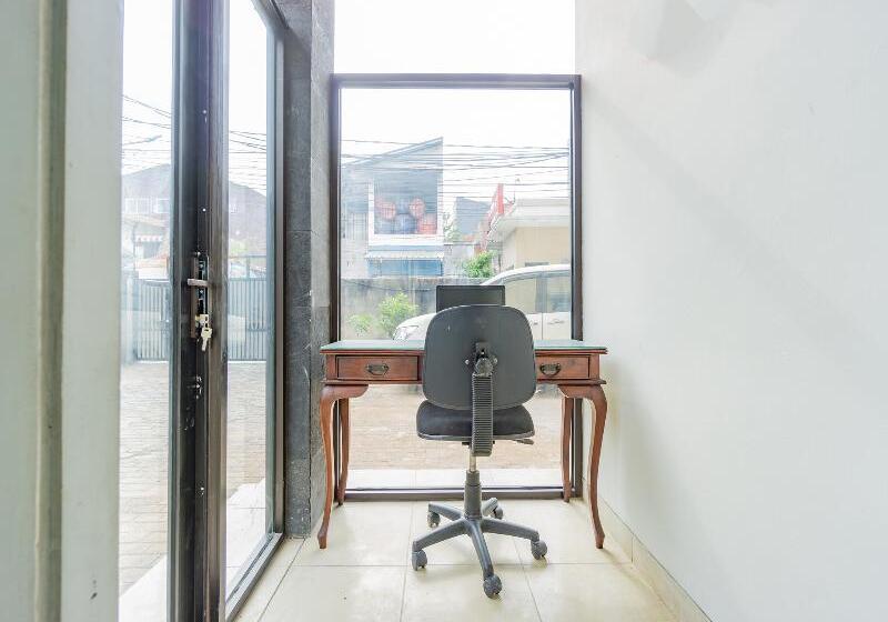 فندق Griya Otista Syariah By Oyo Rooms