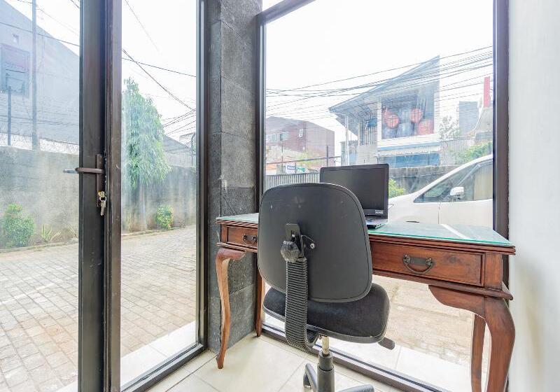 فندق Griya Otista Syariah By Oyo Rooms