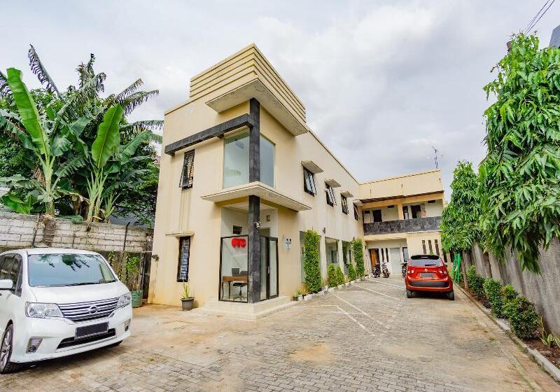 فندق Griya Otista Syariah By Oyo Rooms