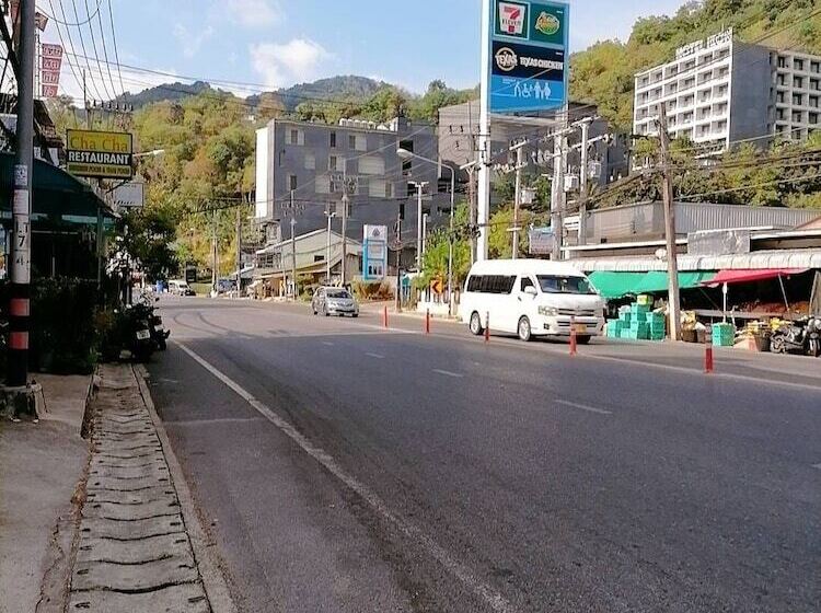 ホテル Karon Studio Apartment