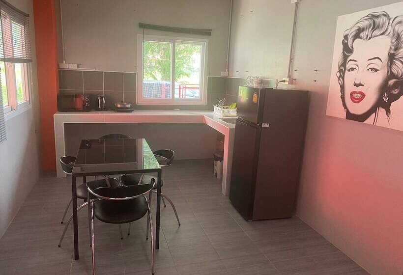 בית מלון כפרי Karon Studio Apartment