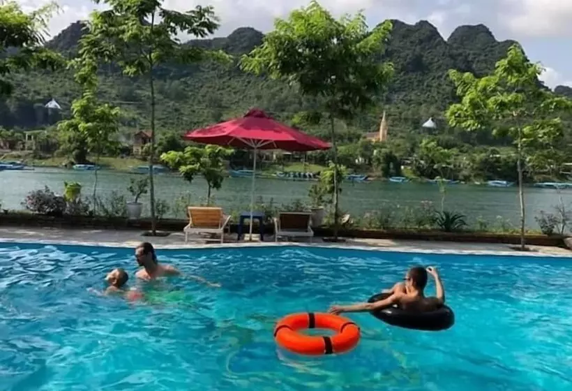هتل Restful River Bungalow