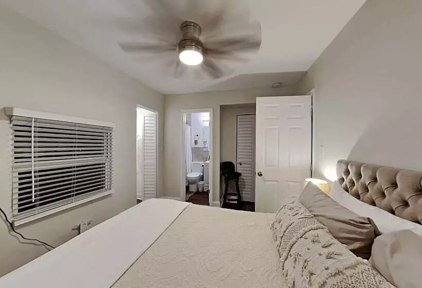 پانسیون Miami Townhouse With Patio Gazebo