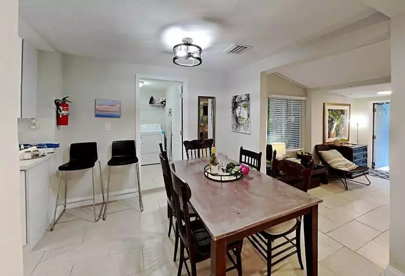 پانسیون Miami Townhouse With Patio Gazebo