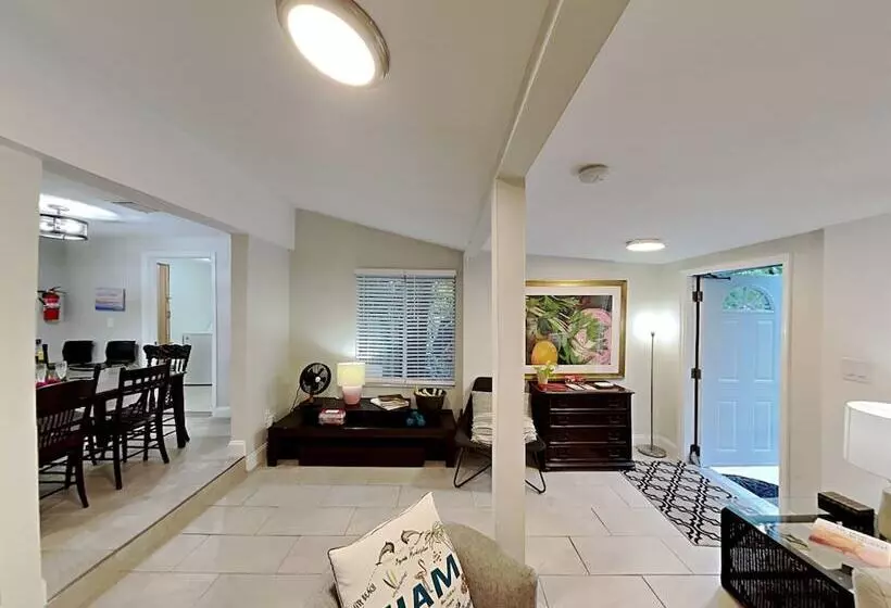 پانسیون Miami Townhouse With Patio Gazebo