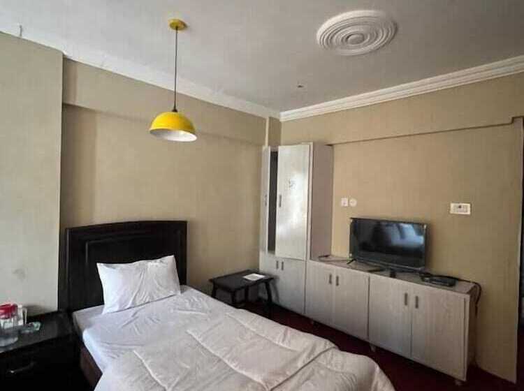 Bottleneck Hotel & Resturant