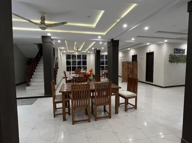 Bottleneck Hotel & Resturant