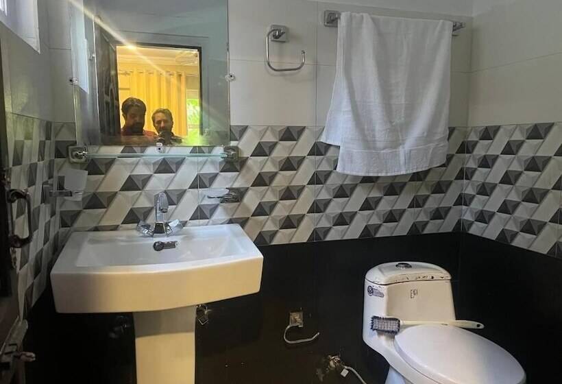 Bottleneck Hotel & Resturant