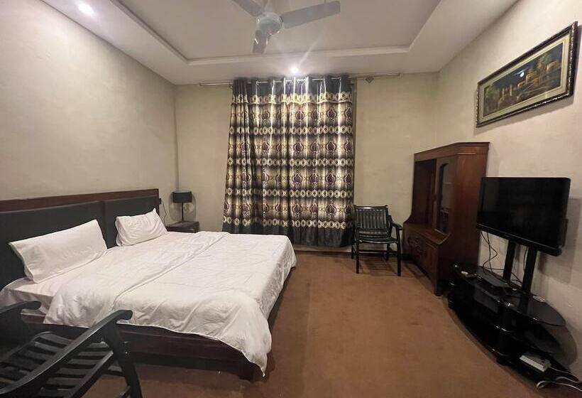 Bottleneck Hotel & Resturant