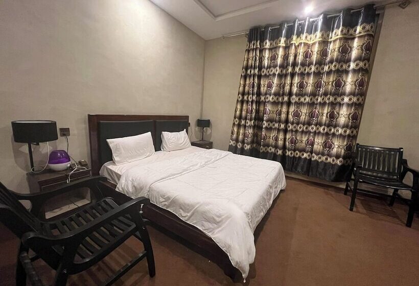 Bottleneck Hotel & Resturant