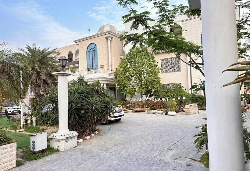 Hotelli Grand 5 Resort