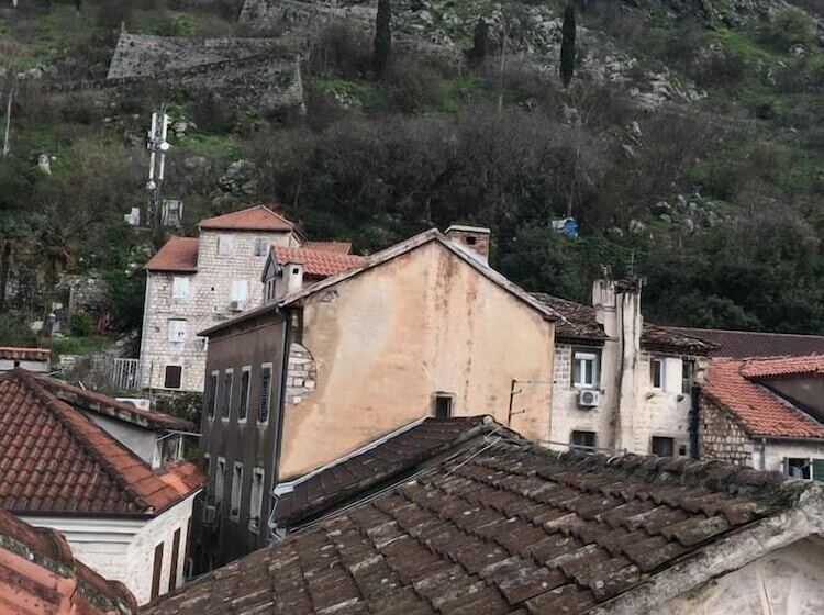 هتل Athos Guesthouse