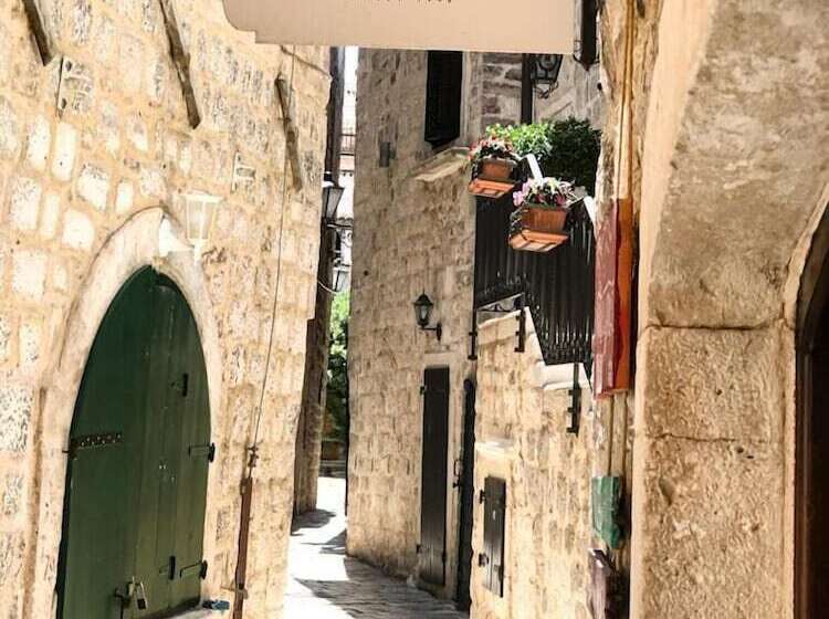 هتل Athos Guesthouse