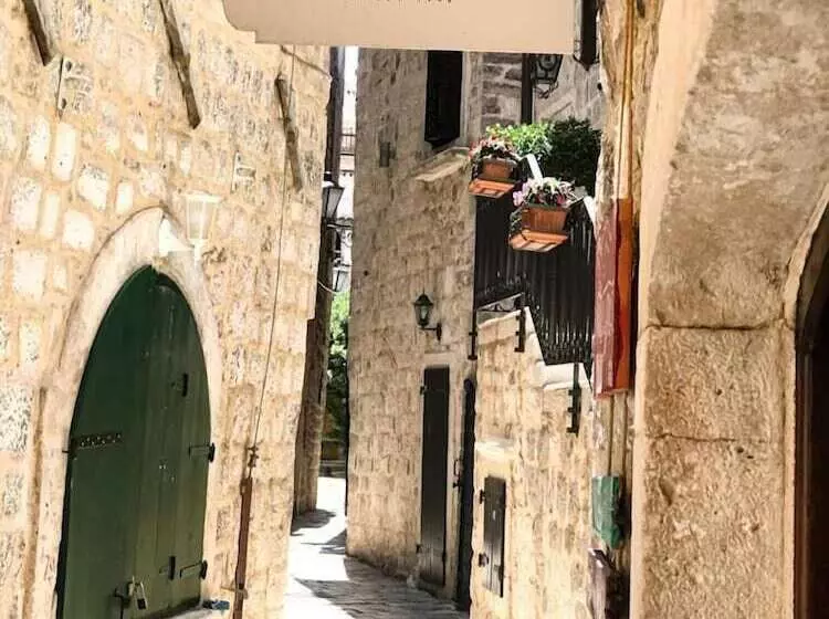 هتل Athos Guesthouse