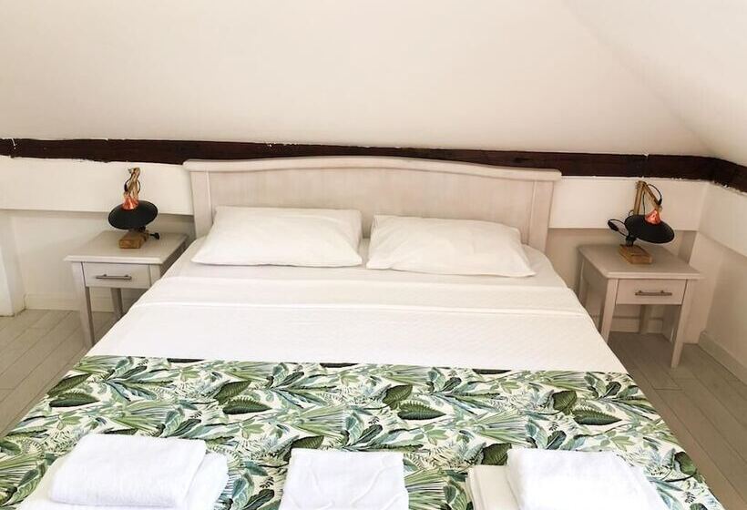 هتل Athos Guesthouse