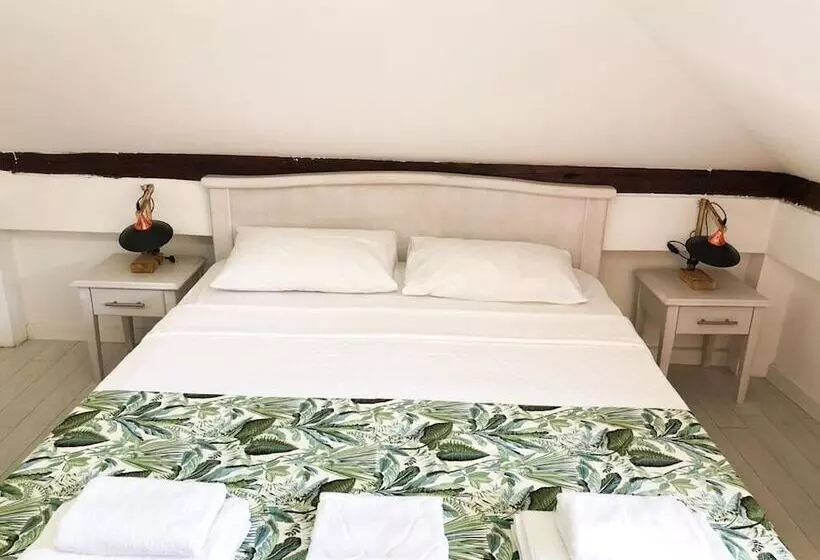 هتل Athos Guesthouse