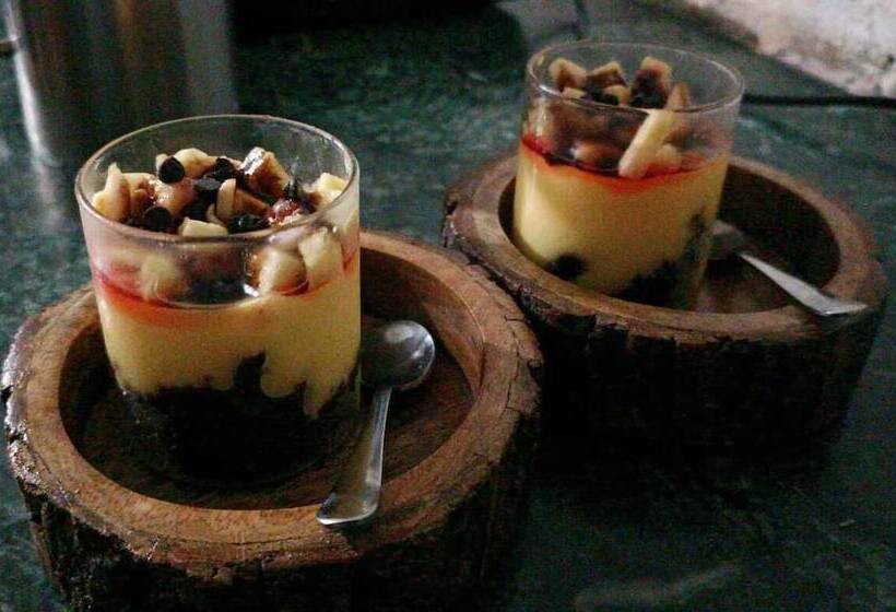 Hotel Himalayan River Garden