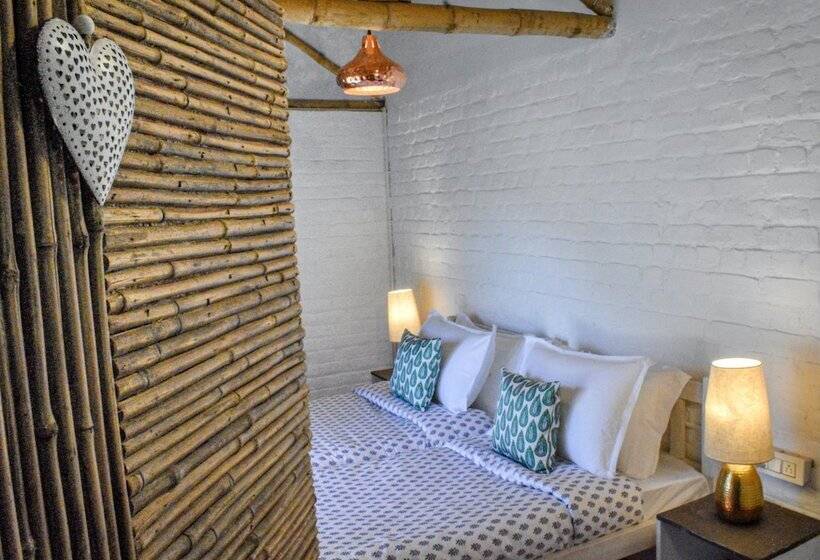 Hotel Himalayan River Garden