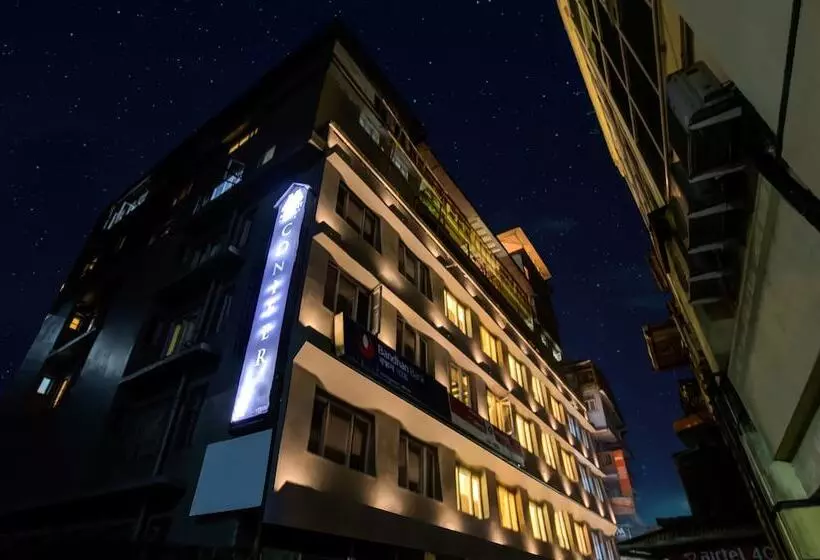 ホテル Mount Conifer Suites & Spa