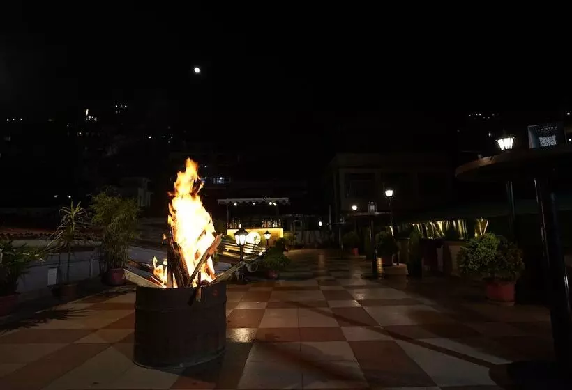 ホテル Mount Conifer Suites & Spa