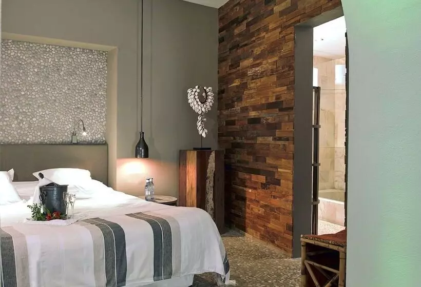 The Giri Residence Hotel & Spa