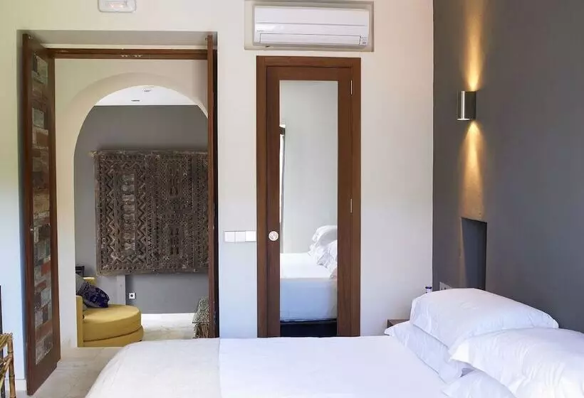 The Giri Residence Hotel & Spa