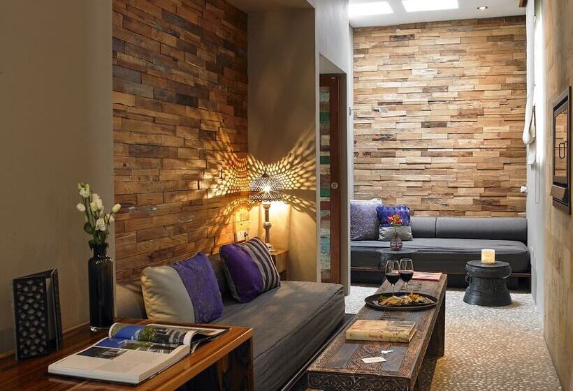 The Giri Residence Hotel & Spa