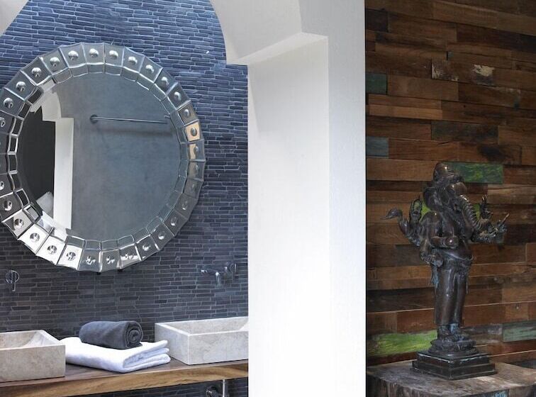 The Giri Residence Hotel & Spa