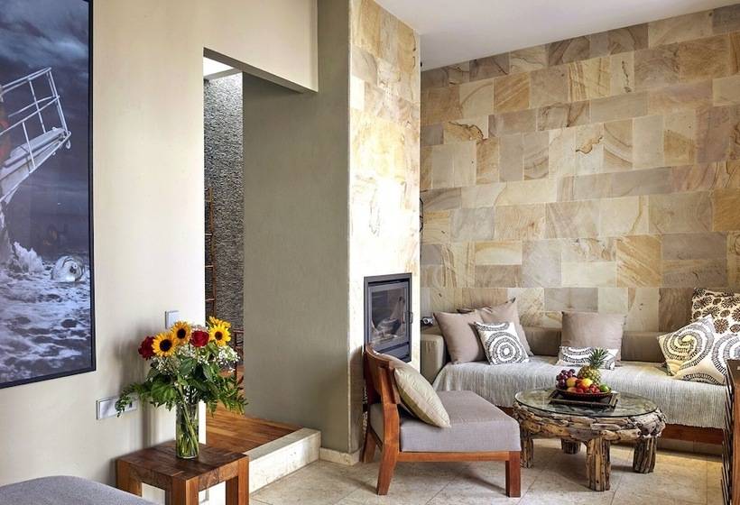 The Giri Residence Hotel & Spa