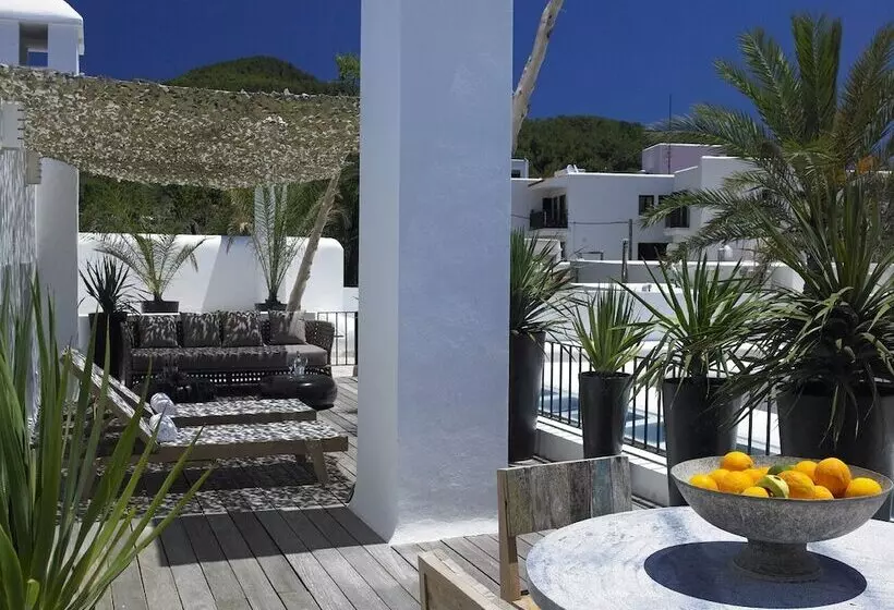 The Giri Residence Hotel & Spa