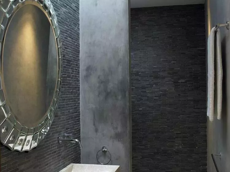 The Giri Residence Hotel & Spa