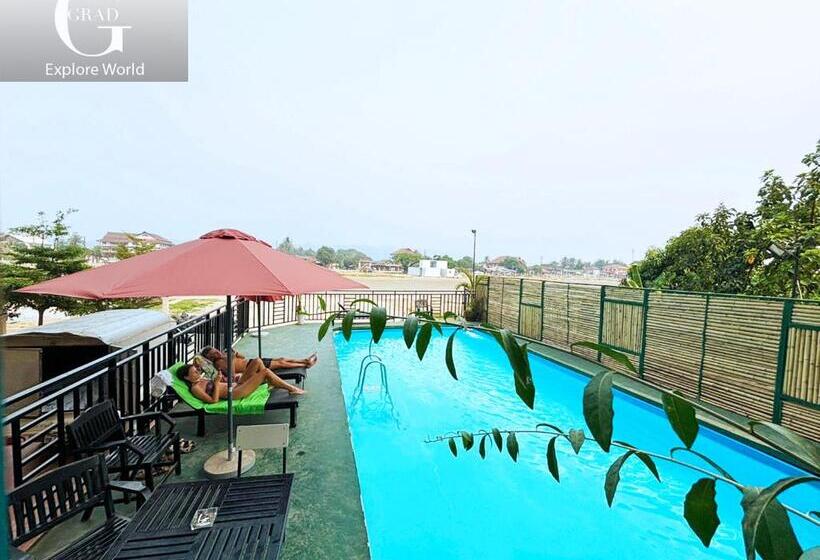 בית מלון כפרי Vang Vieng Central