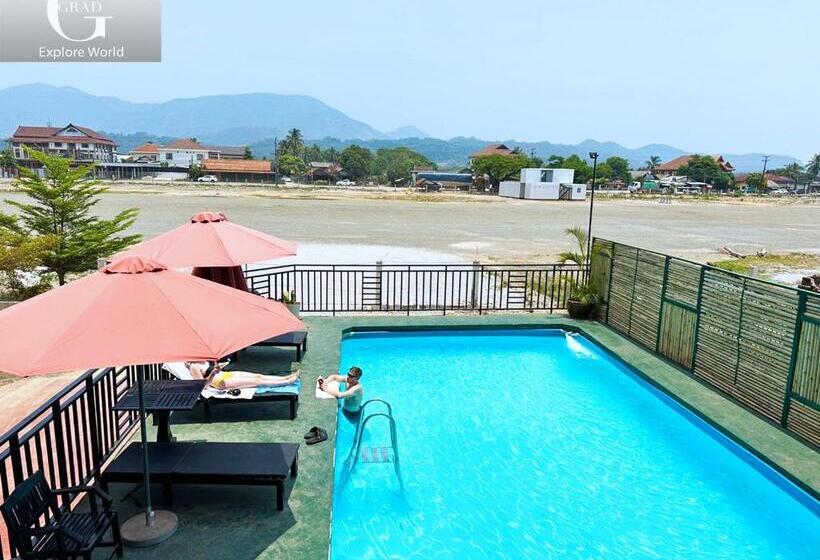 בית מלון כפרי Vang Vieng Central