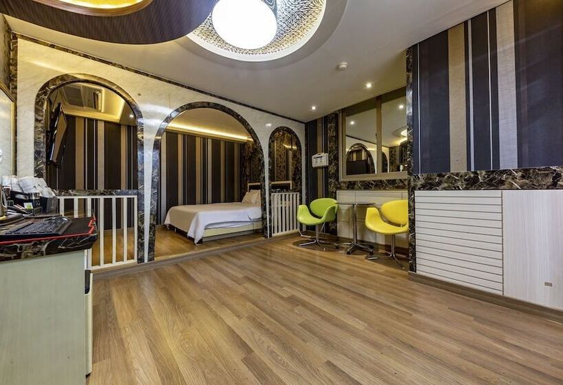 Motel Jinju Hotel Beach