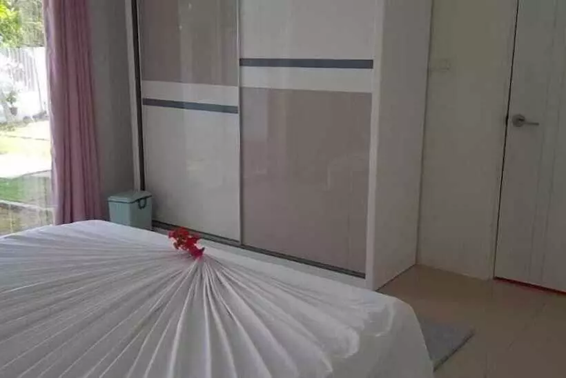 پانسیون Clove Beach