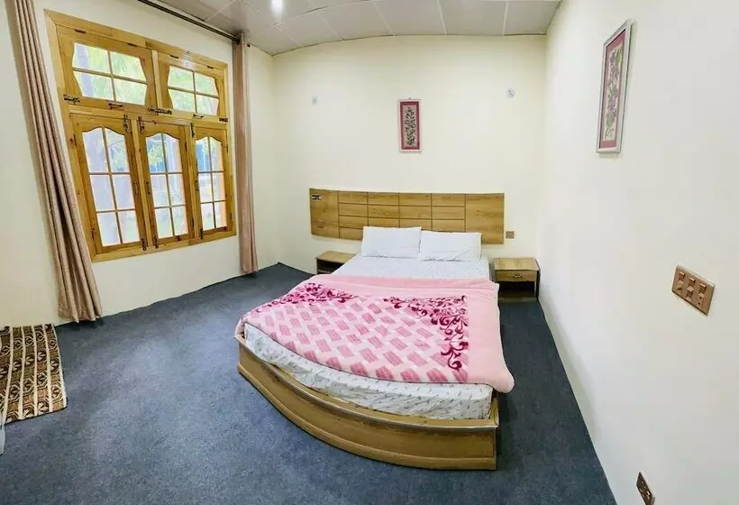 پانسیون Hunza Cherry Guest House