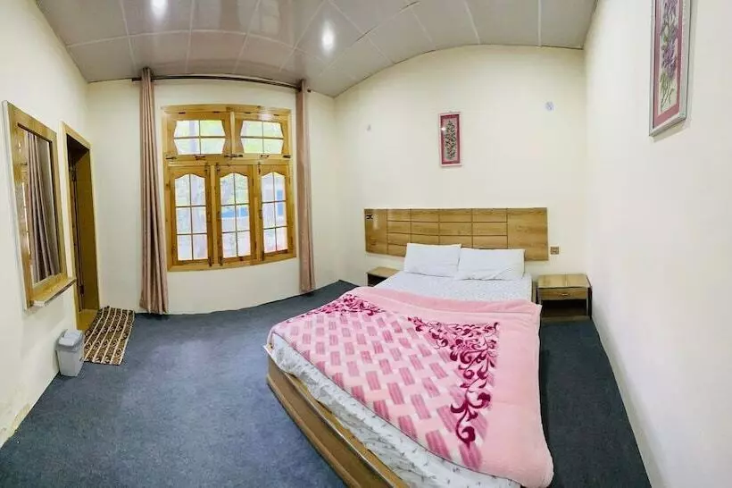 پانسیون Hunza Cherry Guest House