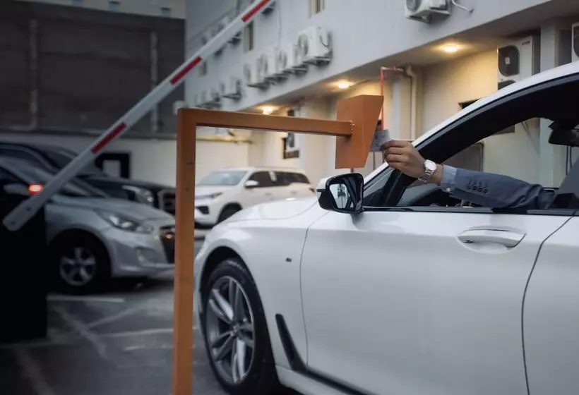 Skyline Hotel & Suites