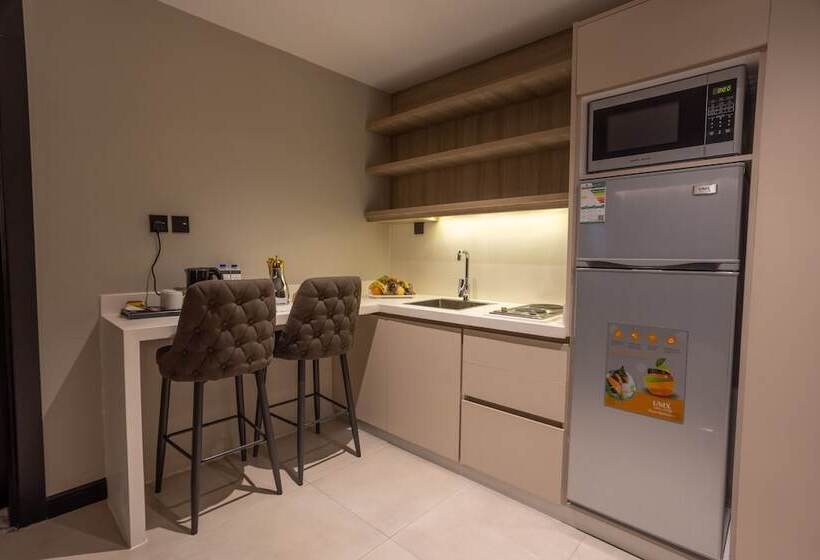 Skyline Hotel & Suites