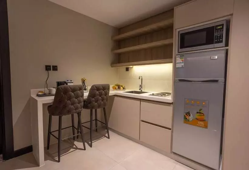 Skyline Hotel & Suites