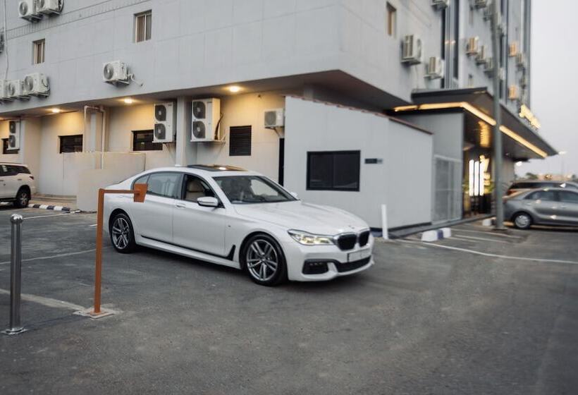 Skyline Hotel & Suites