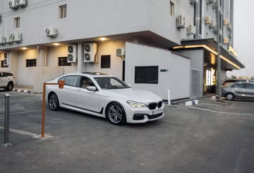 Skyline Hotel & Suites